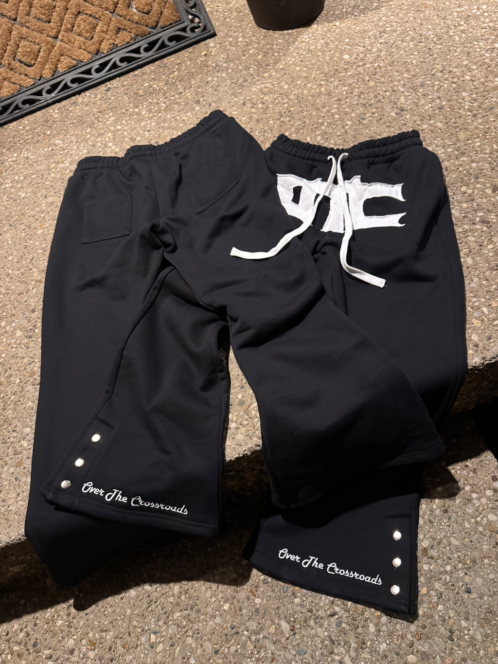 B&W Flared sweatpants